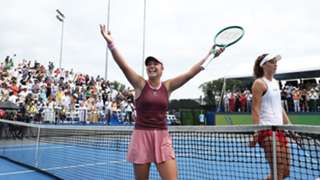 Liutova downs Vidmanova in Memphis, becomes first WTA champion born in 2010s