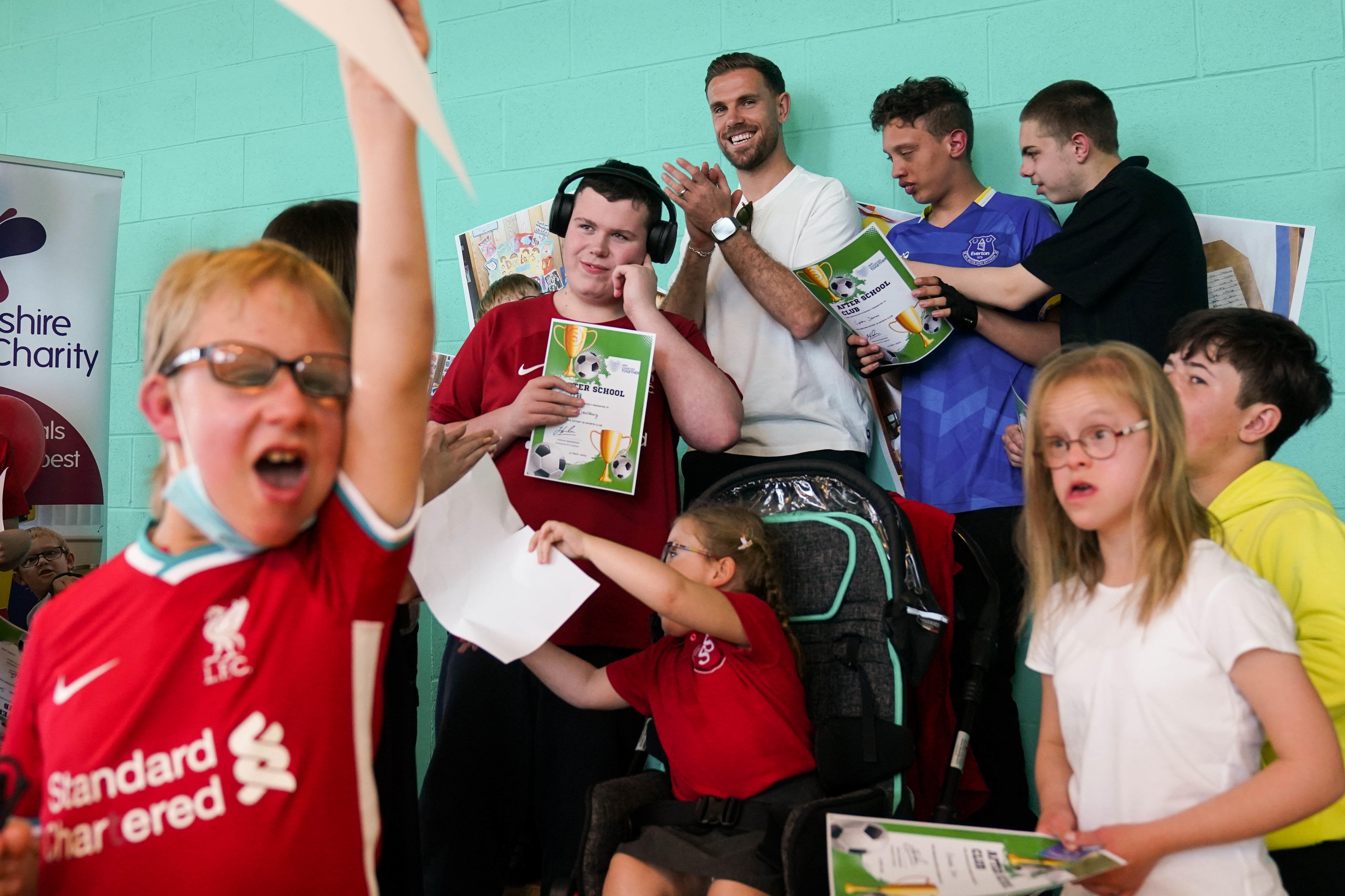 Jordan Henderson with schoolchildren