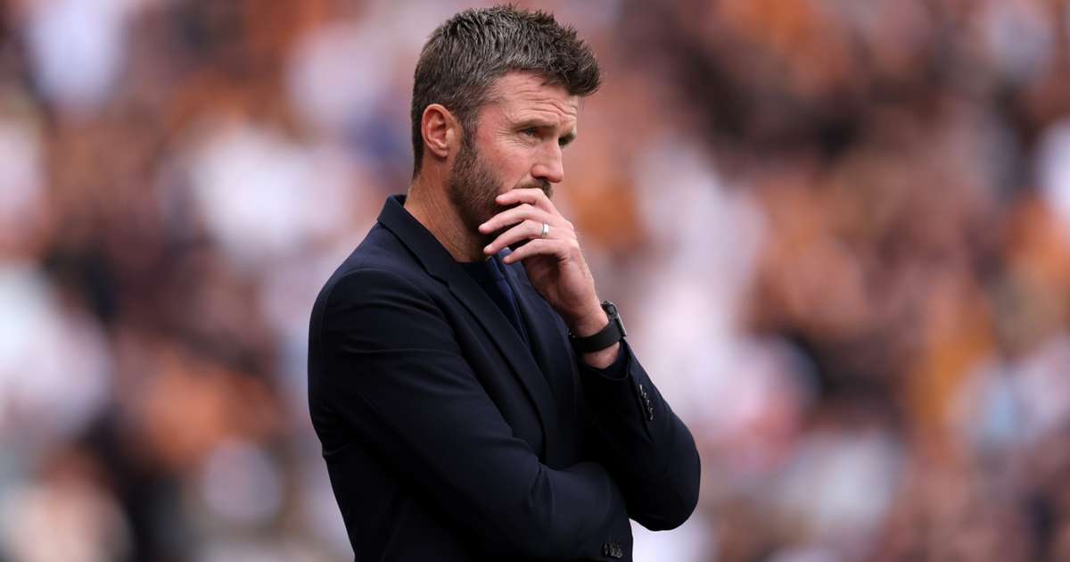 Michael Carrick reacts on the touchline