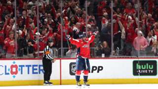 Ovechkin breaks Gretzky's NHL record with 895th goal