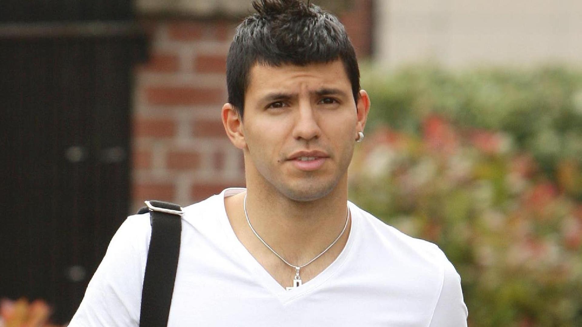 2011 年的今天阿圭罗3500万英镑签约曼城