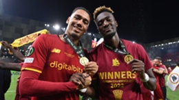 Roma's English duo Chris Smalling (L) and Tammy Abraham (R)