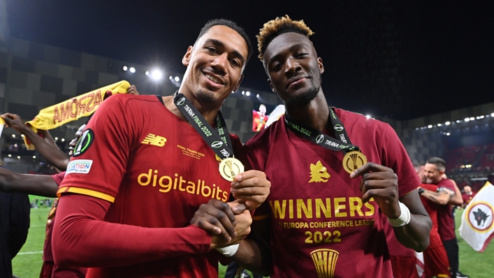Roma's English duo Chris Smalling (L) and Tammy Abraham (R)