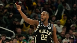 Khris Middleton returned to action for the Bucks against the Lakers
