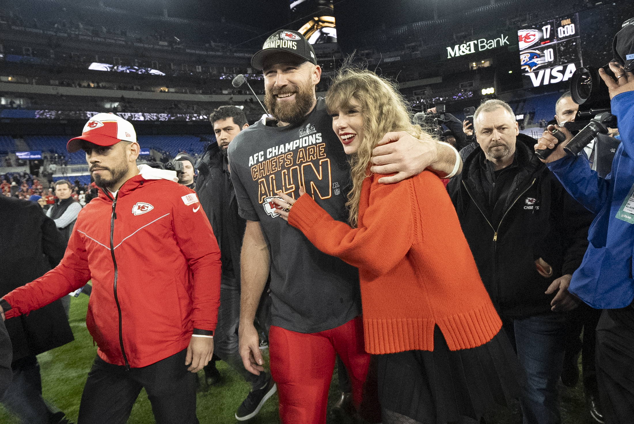Kansas City Chiefs tight end Travis Kelce and Taylor Swift (Julio Cortez/AP)