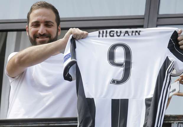 gonzalohiguain-cropped_1md09glx1o50b17pyuf5km4klt.jpg