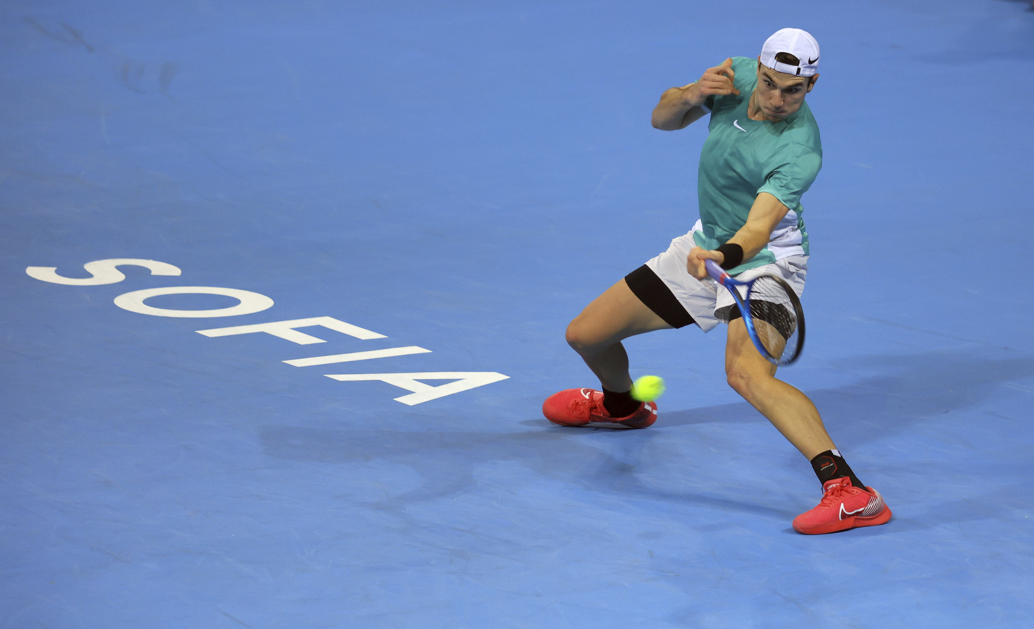 Jack Draper in action during the final in Sofia