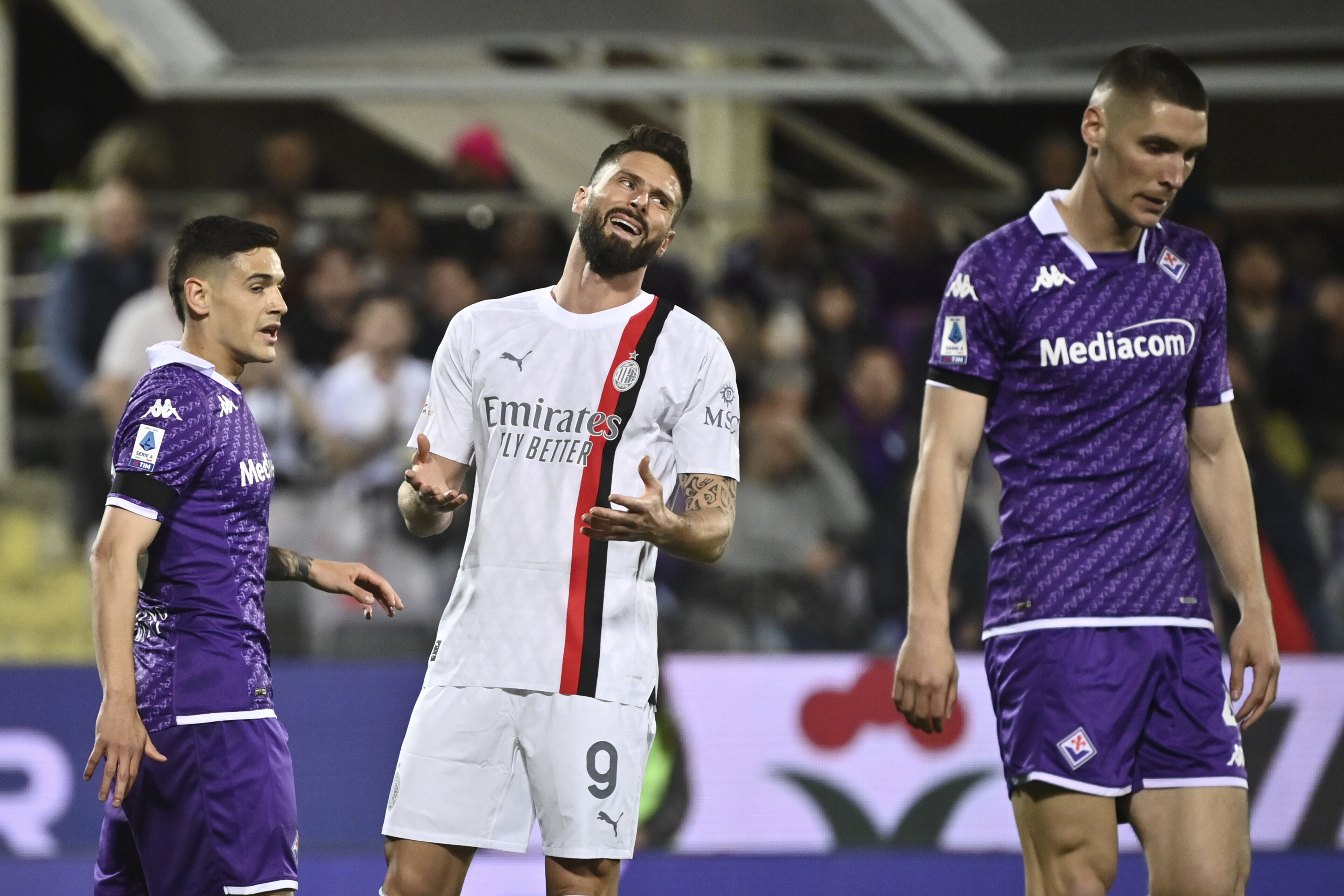 AC Milan’s Olivier Giroud (centre)