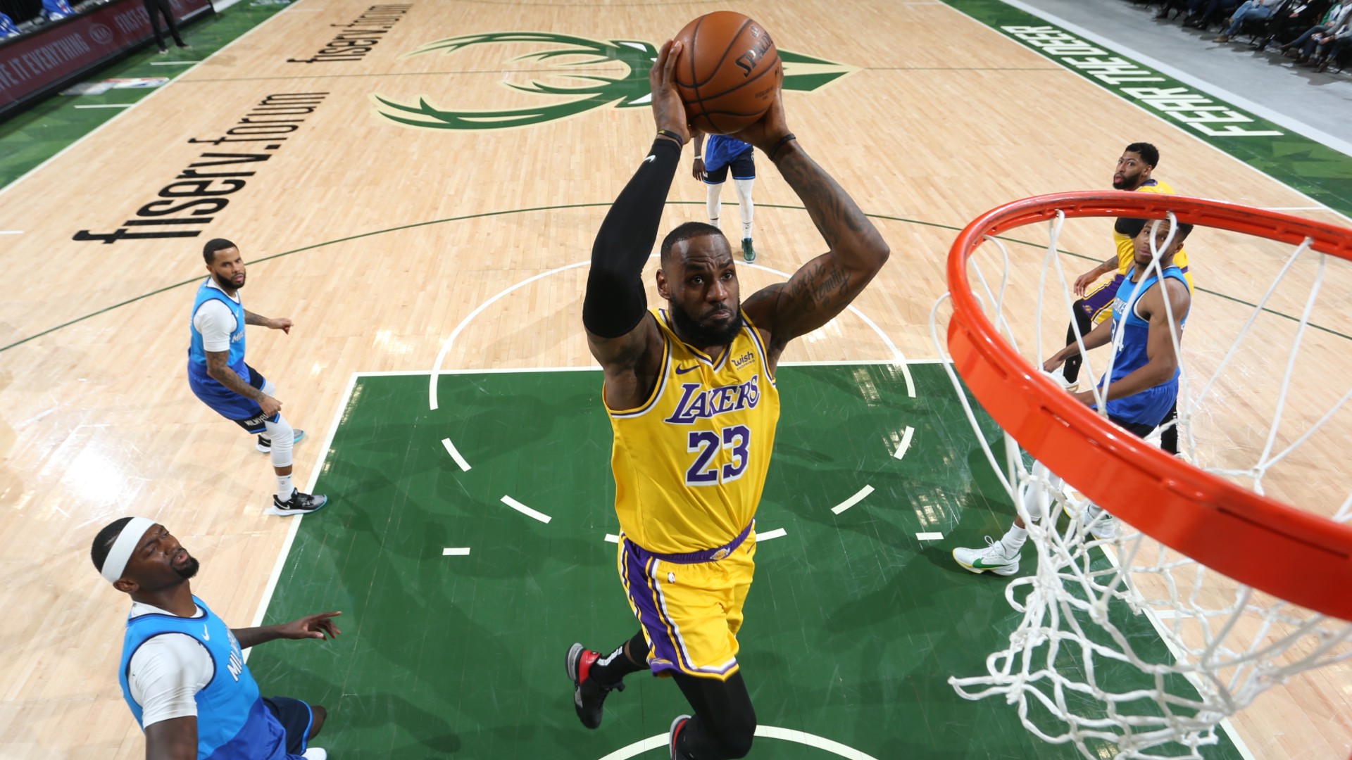 LeBron's Lakers extend record after taking down Giannis and Bucks, Curry's 30 not enough