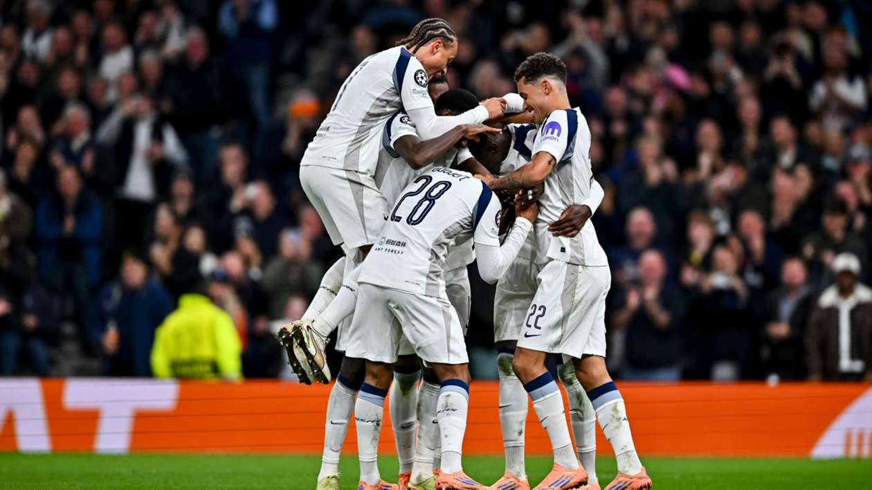 Tottenham 4-0 FC Copenhagen: Spurs end home rot despite Johnson seeing red