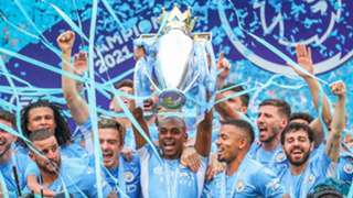 Former Man City midfielder Fernandinho announces retirement