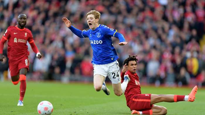 Carragher warns Gordon diving accusations could influence decisions but says Liverpool escaped a 'stonewall penalty'