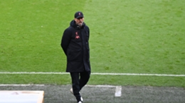 Jurgen Klopp looks dejected during Liverpool's 3-0 loss at Wolves