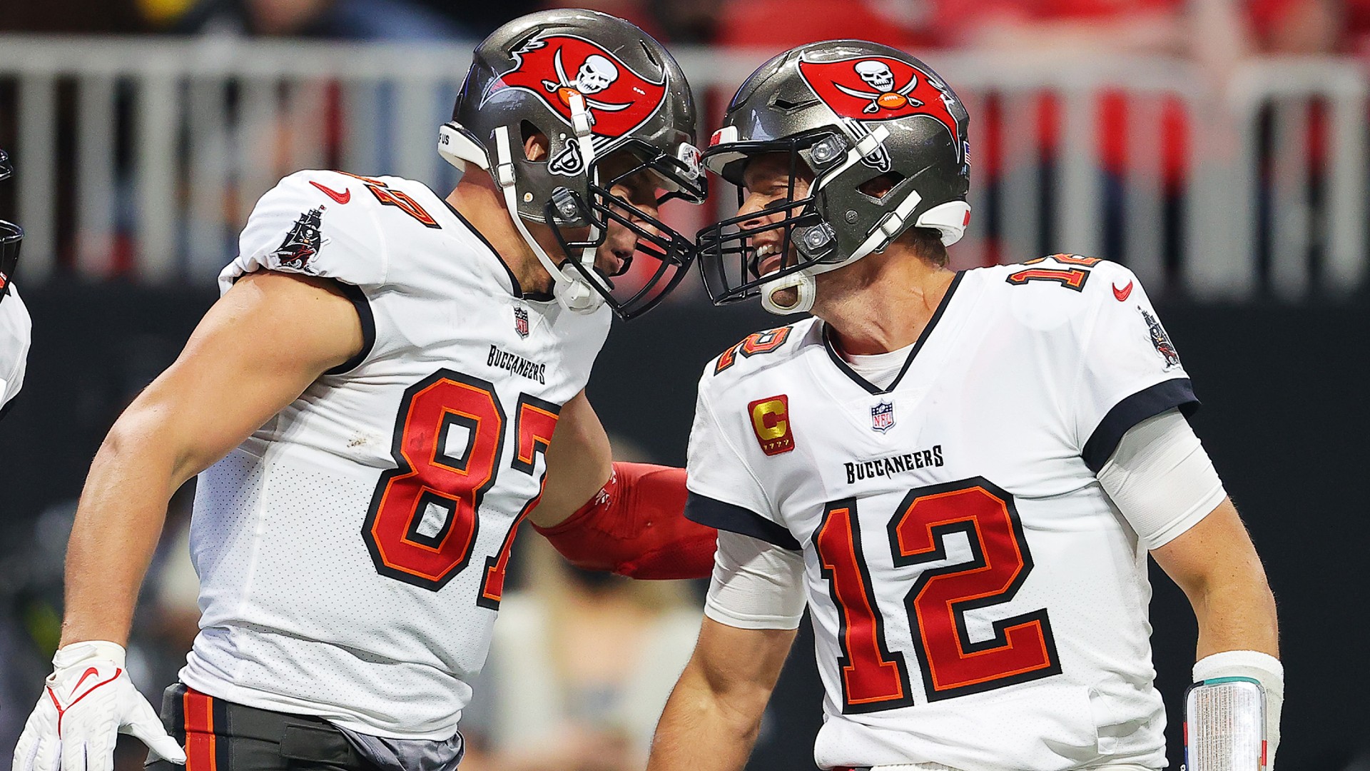Rob Gronkowski (L) and Buccaneers team-mate Tom Brady (R)