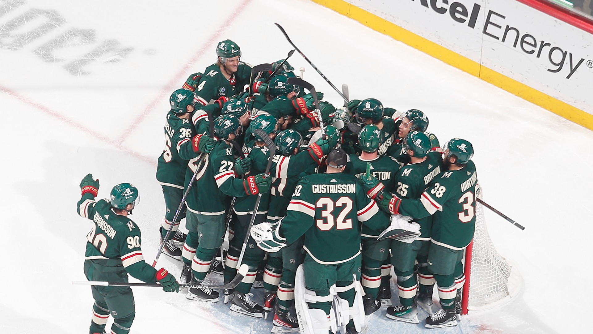 NHL: Wild's Fleury honoured before beating former team
