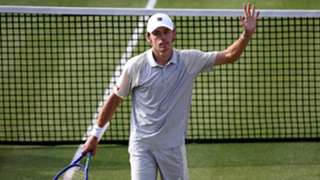 De Minaur battles past Diallo to win Queen's opener