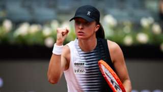 Swiatek outlasts stubborn McNally on return to action in Rome