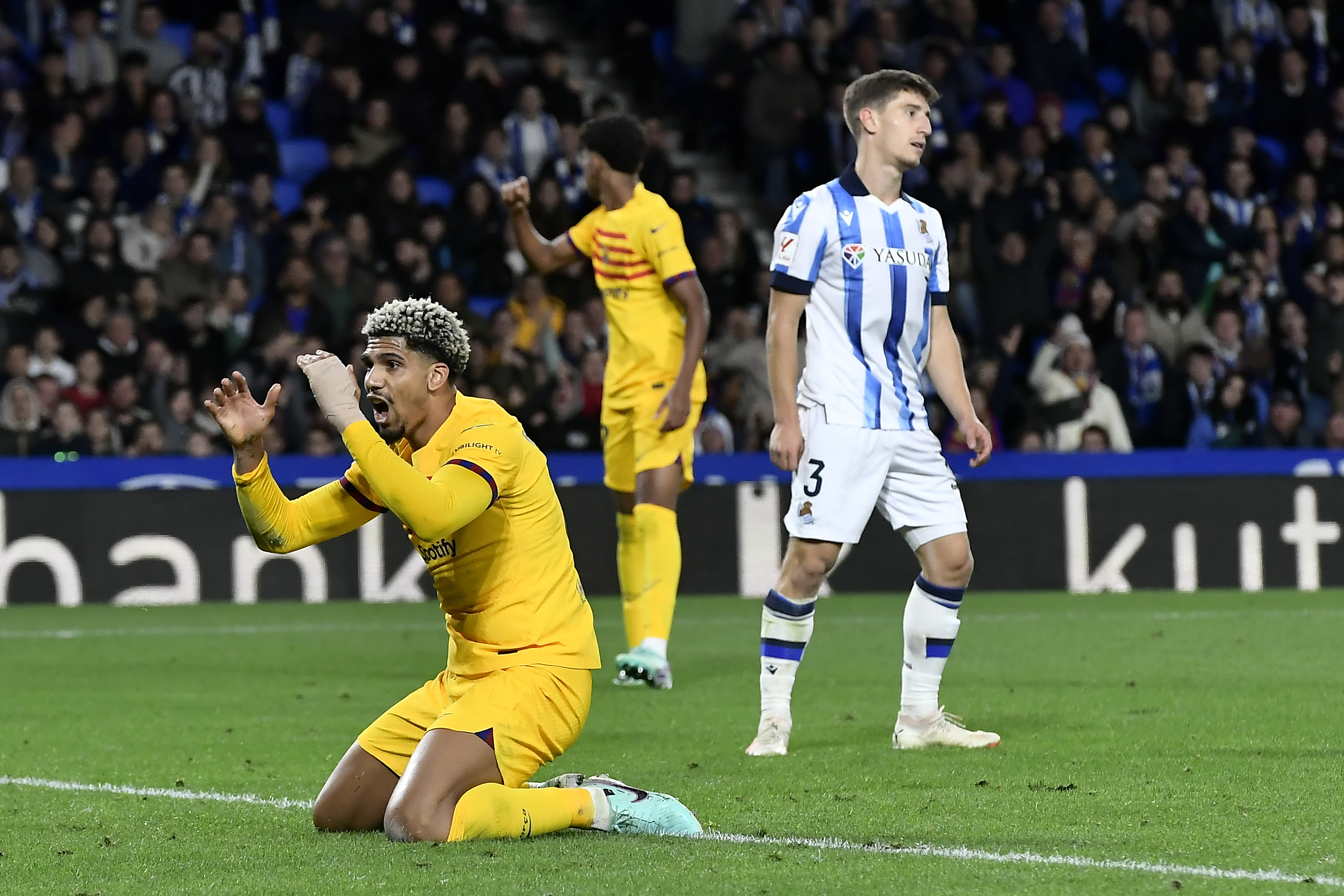 Real Sociedad 0-1 Barcelona: Ronald Araujo scores dramatic late