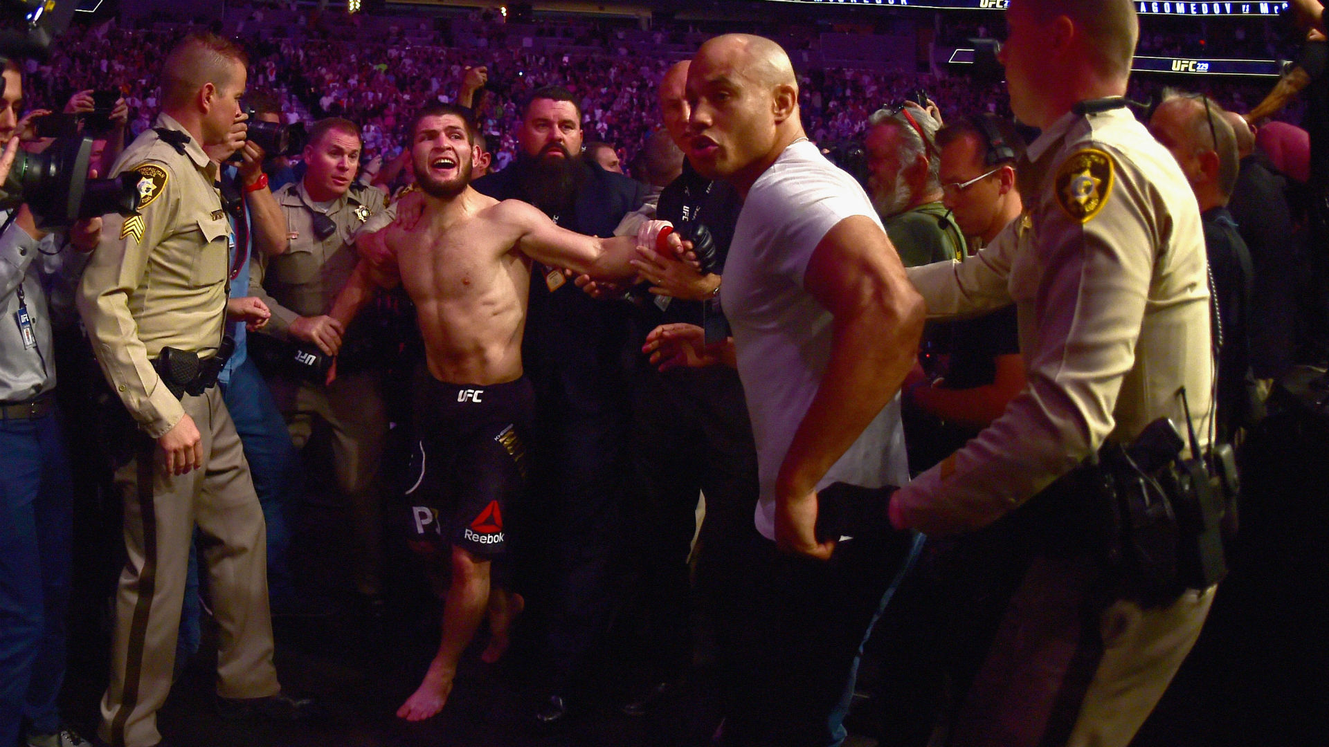Cộng đồng nói gì về hình phạt của Khabib Nurmagomedov và Conor McGregor? Cộng đồng nói gì về hình phạt của Khabib Nurmagomedov và Conor McGregor?