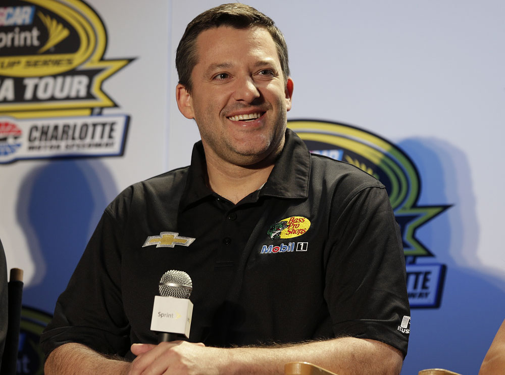 Tony Stewart cleared to race but being cautious with broken leg ...