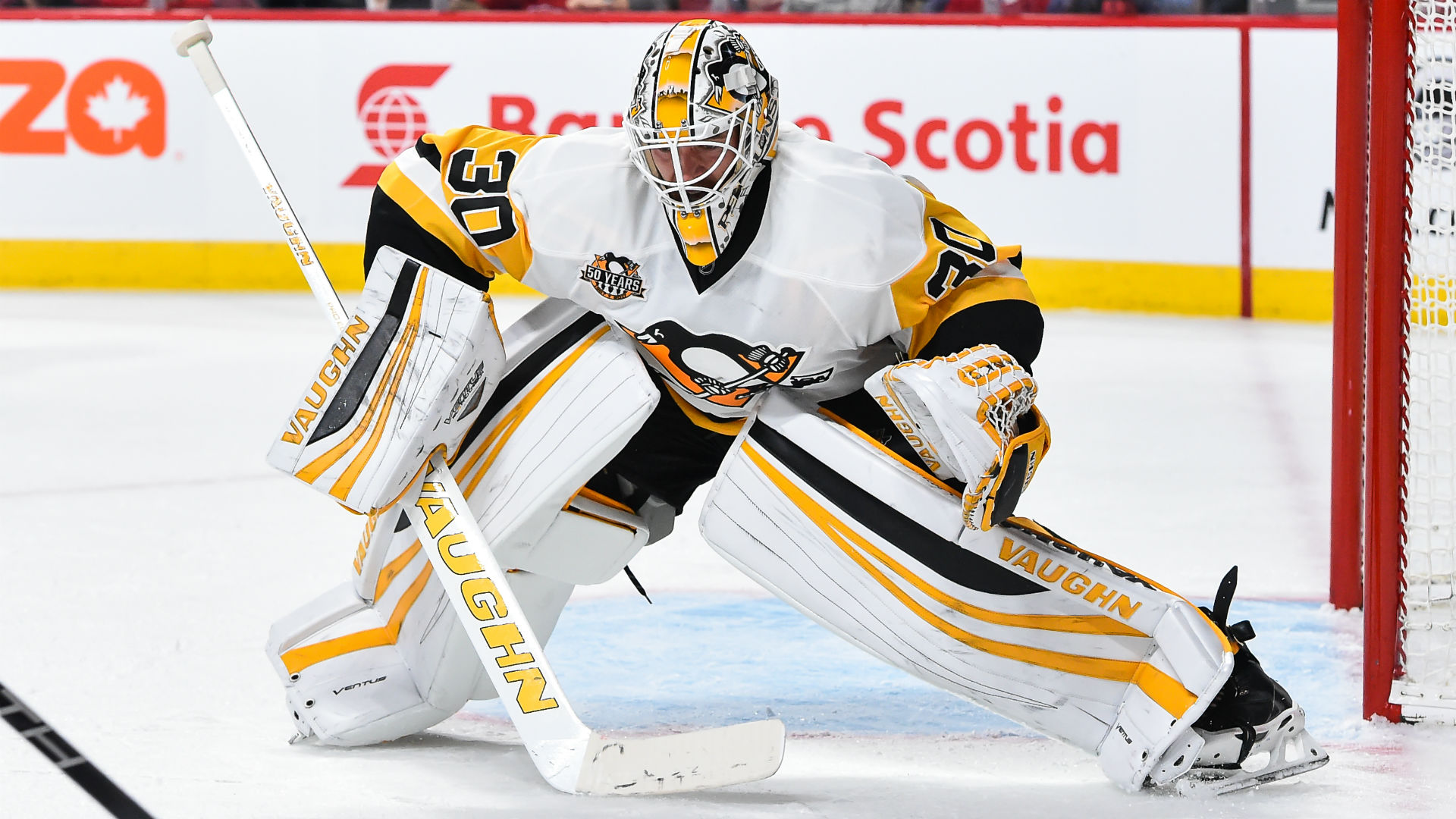 Penguins goalie Matt Murray makes incredible diving save against