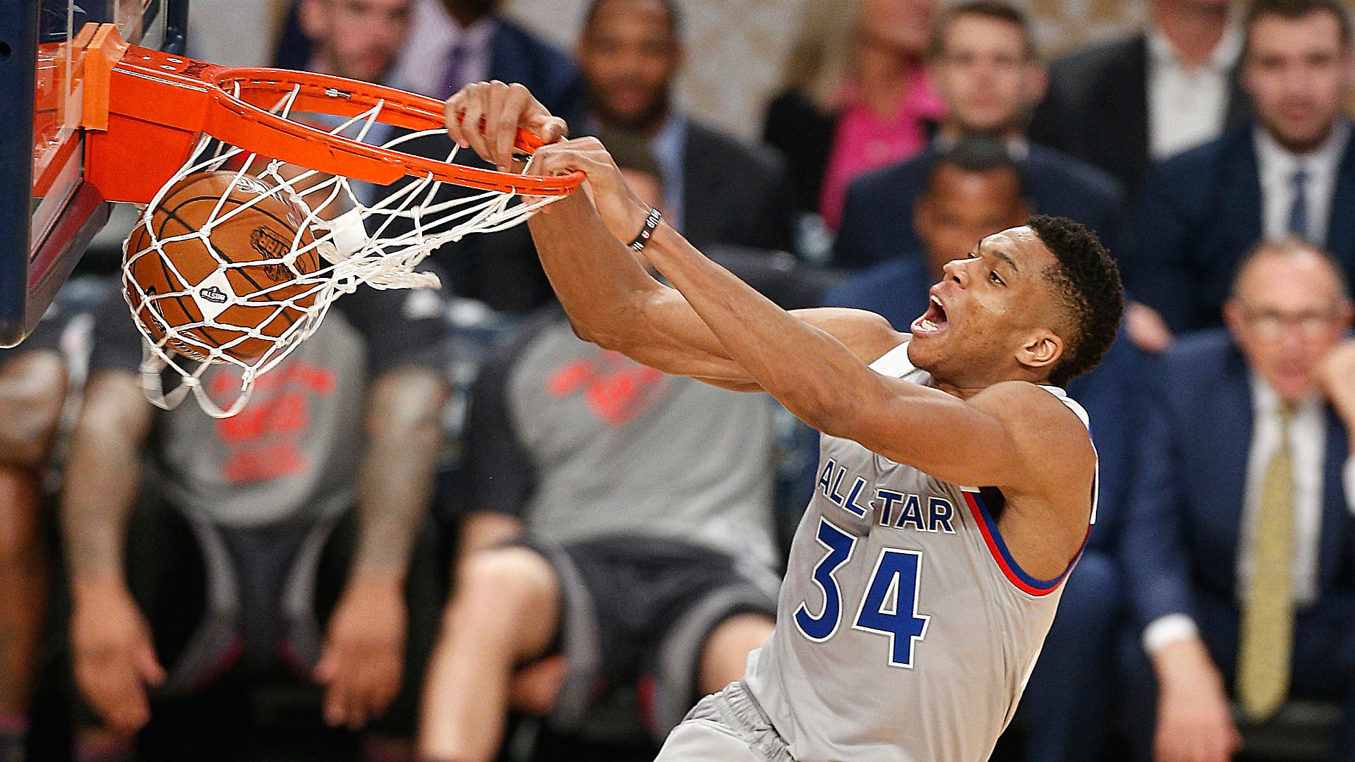 NBA All-Star Game 2017: Giannis Antetokounmpo keeps dunking on Steph Curry | Sporting News