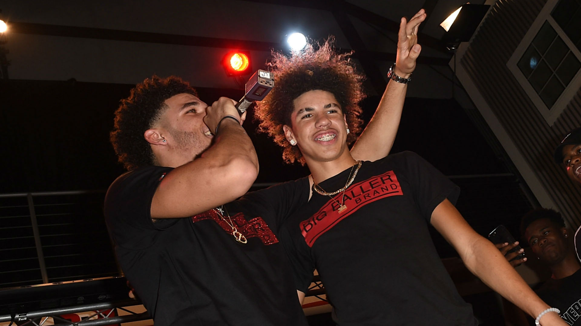 Lonzo Ball Releases Rap Song Dedicated To Brother LaMelo | Sporting ...