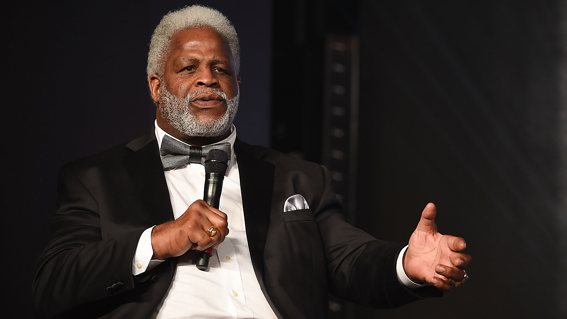 Earl Campbell suggests Texas football can't win with a white