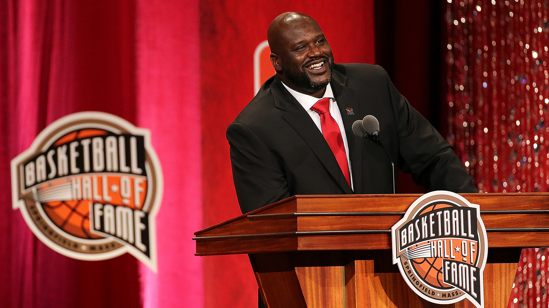 Shaq keeps laughs coming in Hall of Fame speech, even as he tweaks Kobe
