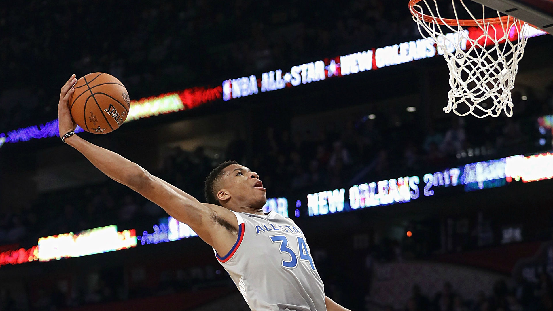 WATCH: Giannis Antetokounmpo kept dunking on Steph Curry ...
