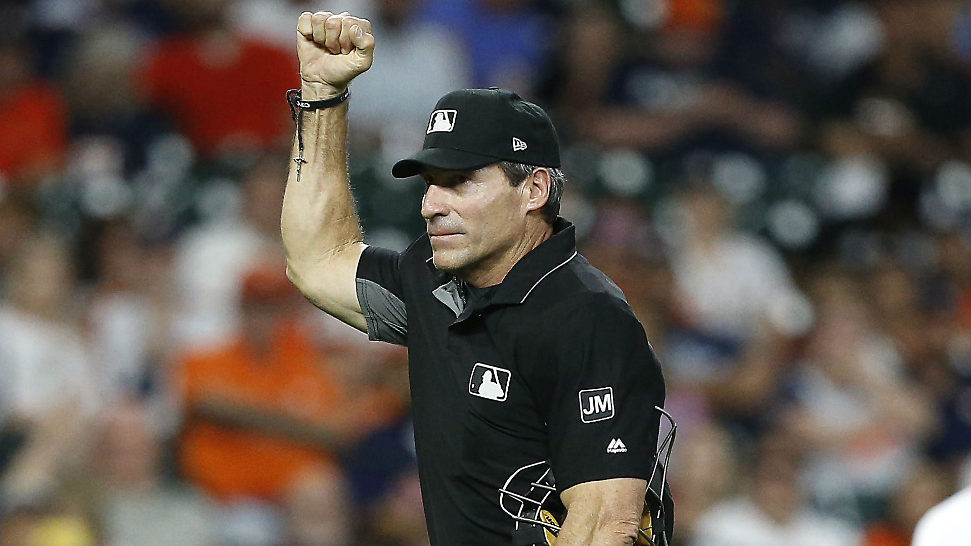 Angel Hernandez makes more objectively bad calls in YankeesJays game