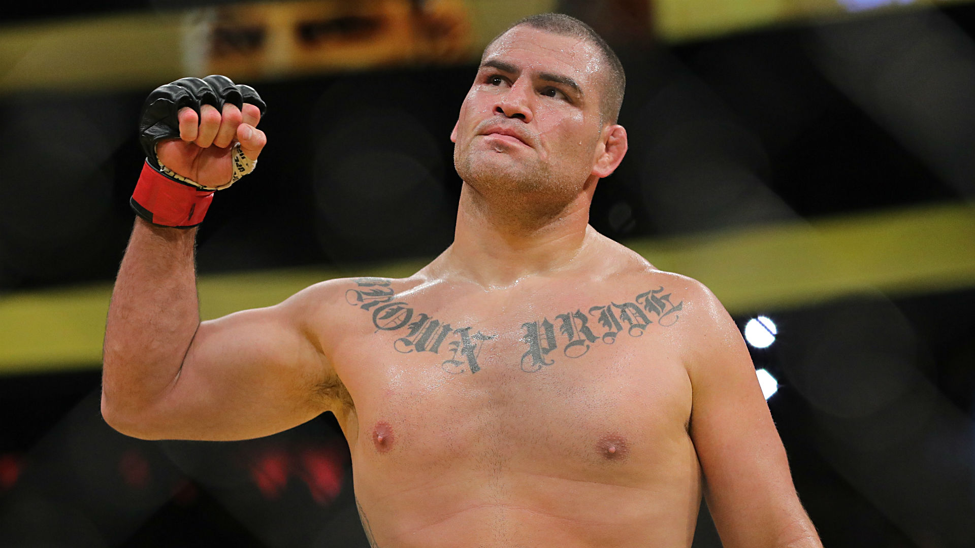 cain-velasquez-appears-to-cement-move-to-wrestling-with-smackdown