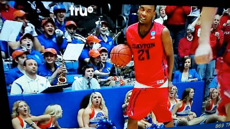 Dayton's DyShawn Pierre got pantsed, and it was hilarious | NCAA ...