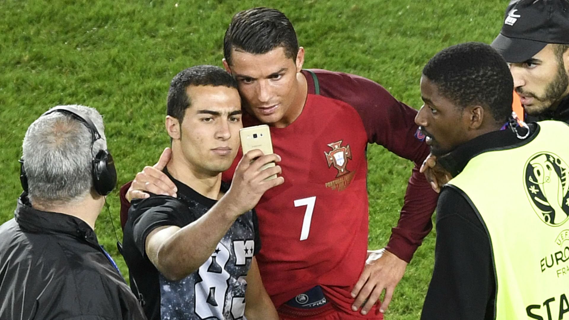 Euro 2016 Ronaldo Takes Selfie With Pitch Invader After Portugal