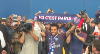 PSG - Dani Alves presente aux supporters