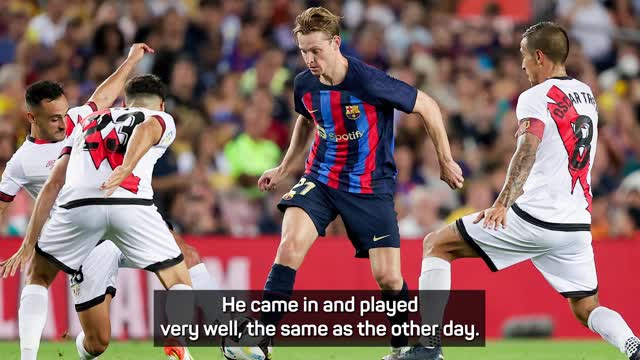 Thumbnail for article: Xavi looft Frenkie de Jong: 'Maar ik weet niet wat er op de markt gaat gebeuren'