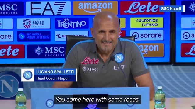 Thumbnail for article: Speciaal gebaar Spalletti: Napoli-trainer neemt rozen mee en krijgt applaus