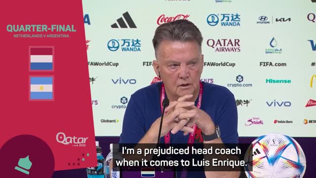 Thumbnail for article: Van Gaal heeft te doen met Enrique: 'Ik ben bevooroordeeld'