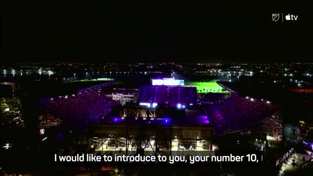 Thumbnail for article: Messi gepresenteerd in volgepakt stadion in Miami