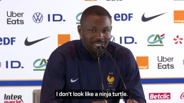 Journalist vergist zich op Franse persmoment: 'Kylian? Ik ben geen Ninja Turtle'